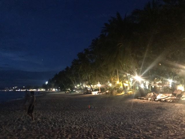ボラカイ島・ホワイトビーチの夜